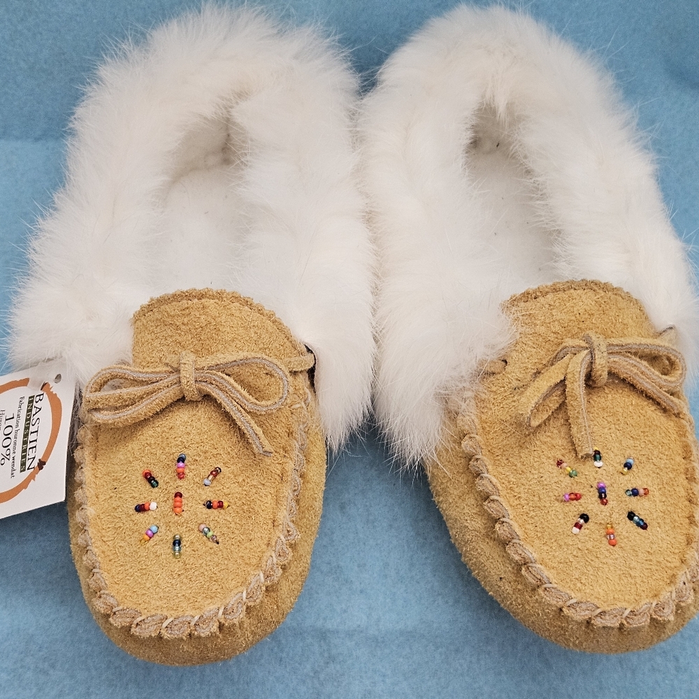 NWT Bustien Industries Suede TANIONNIENHA/Rabbit Fur Moccasins Slippers W's Sz 6